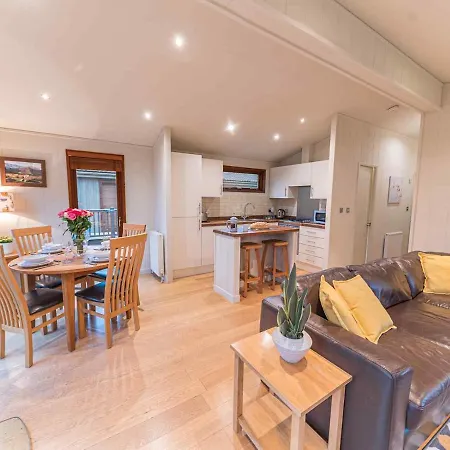 Vakantiehuis Pass The Keys Lovely Lakeland With Private Parking