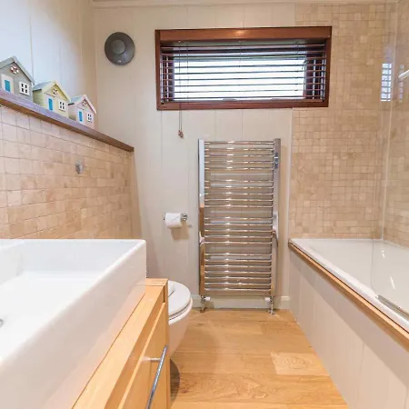 Pass The Keys Lovely Lakeland With Private Parking Vakantiehuis