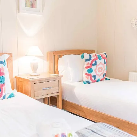 Pass The Keys Lovely Lakeland With Private Parking Vakantiehuis *